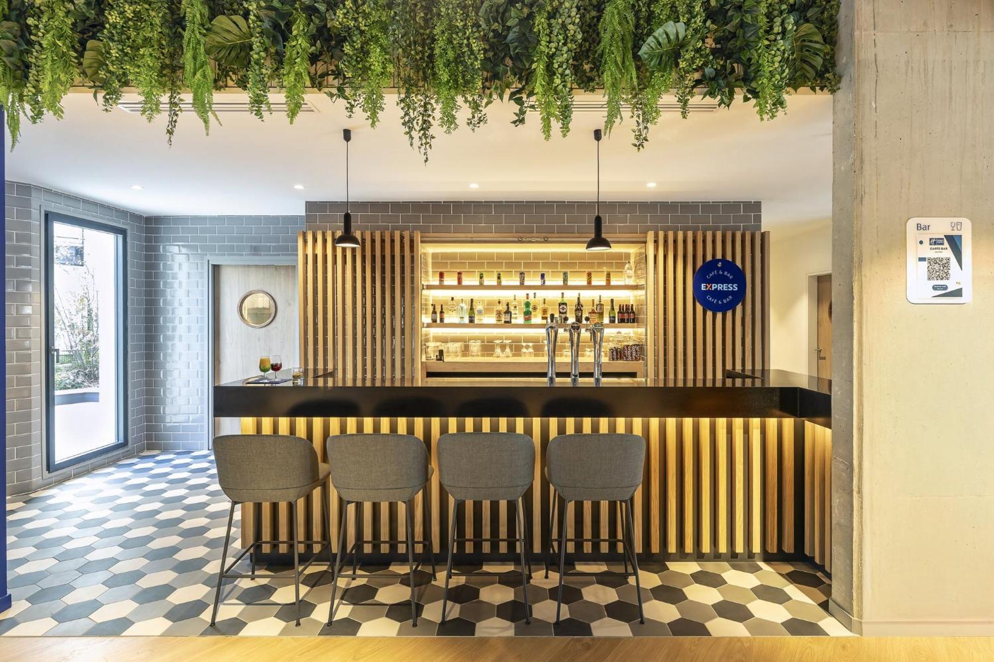 Holiday Inn Express Paris - Poissy By Ihg Экстерьер фото