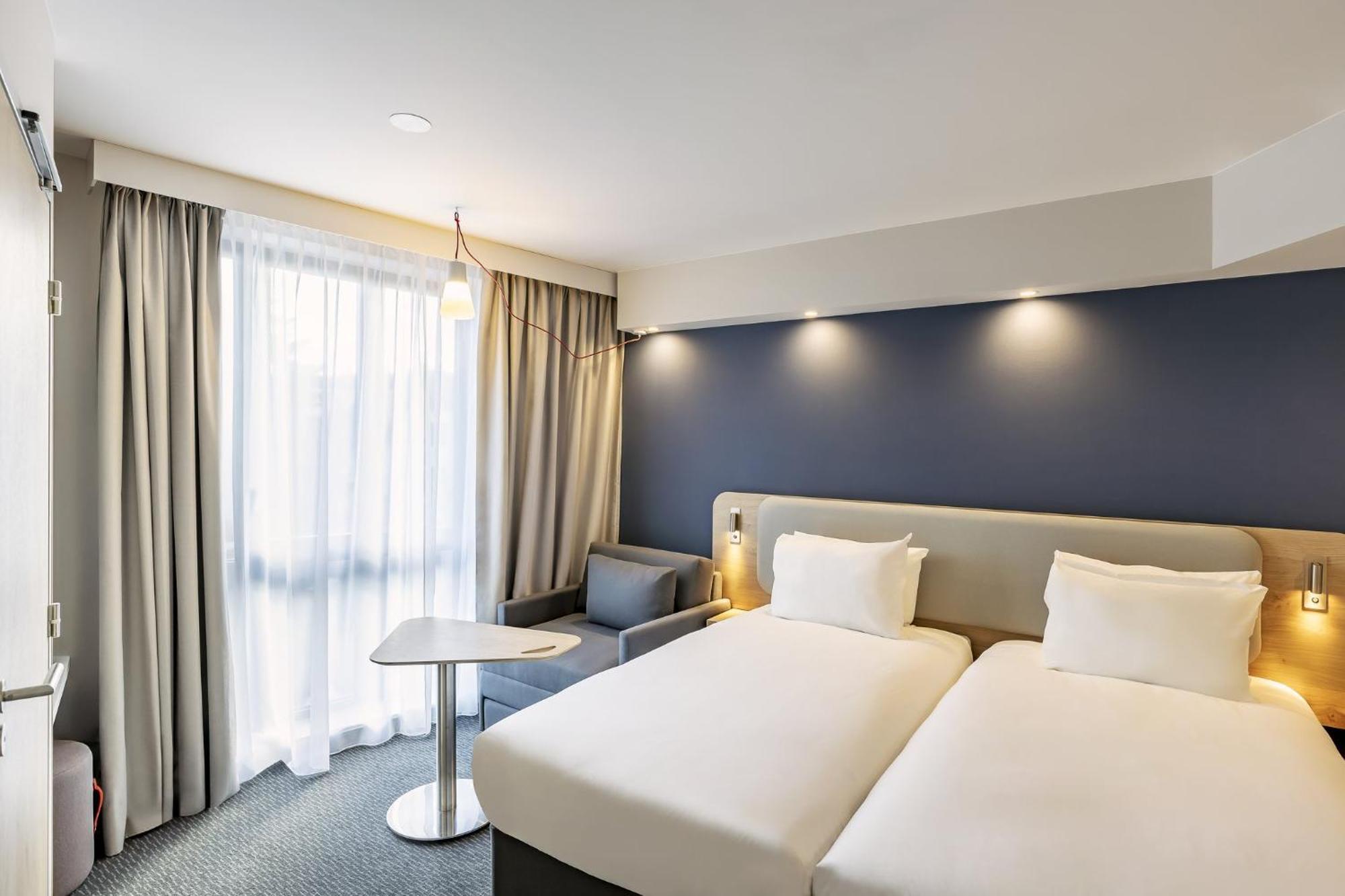 Holiday Inn Express Paris - Poissy By Ihg Экстерьер фото