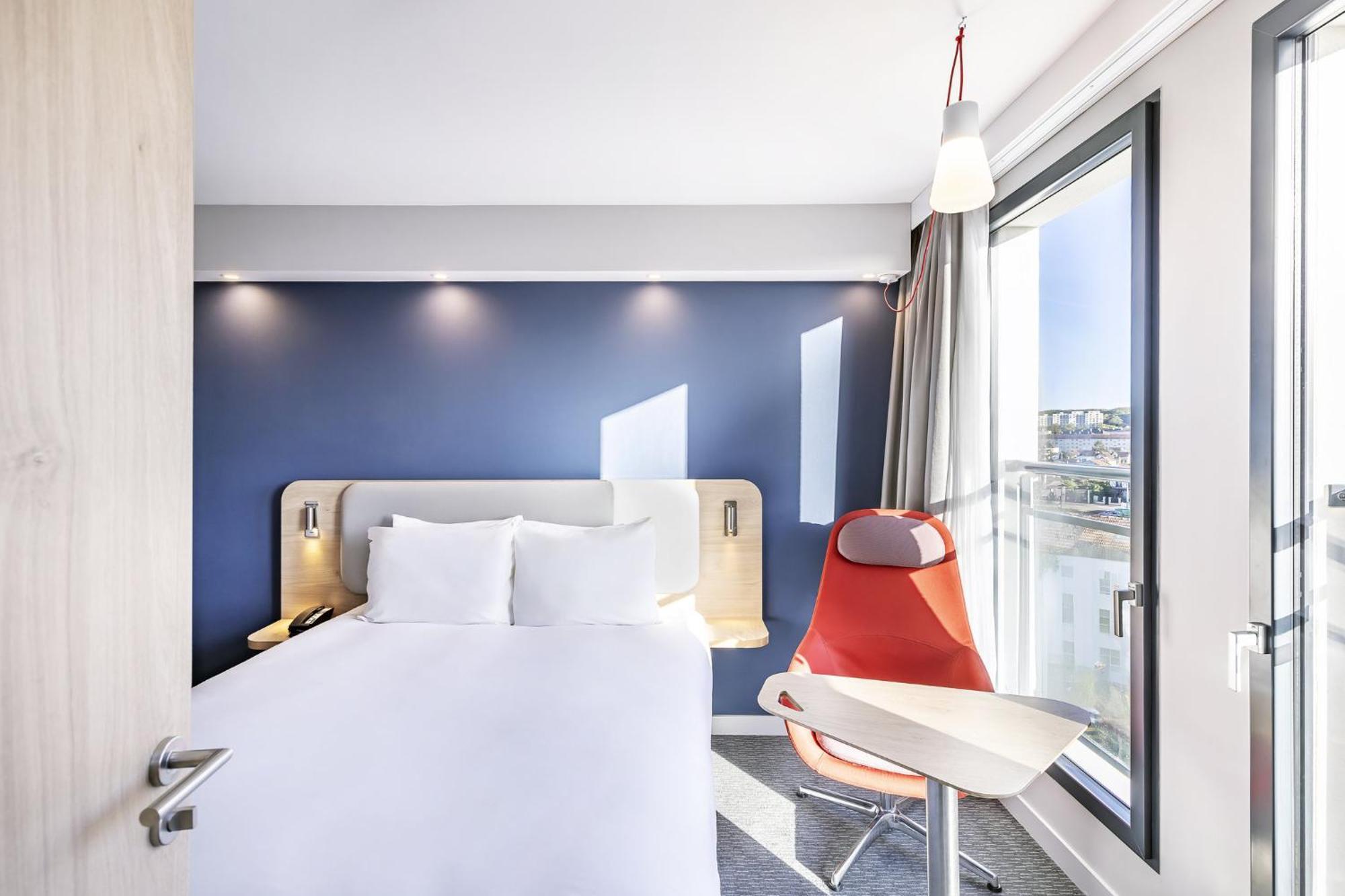 Holiday Inn Express Paris - Poissy By Ihg Экстерьер фото