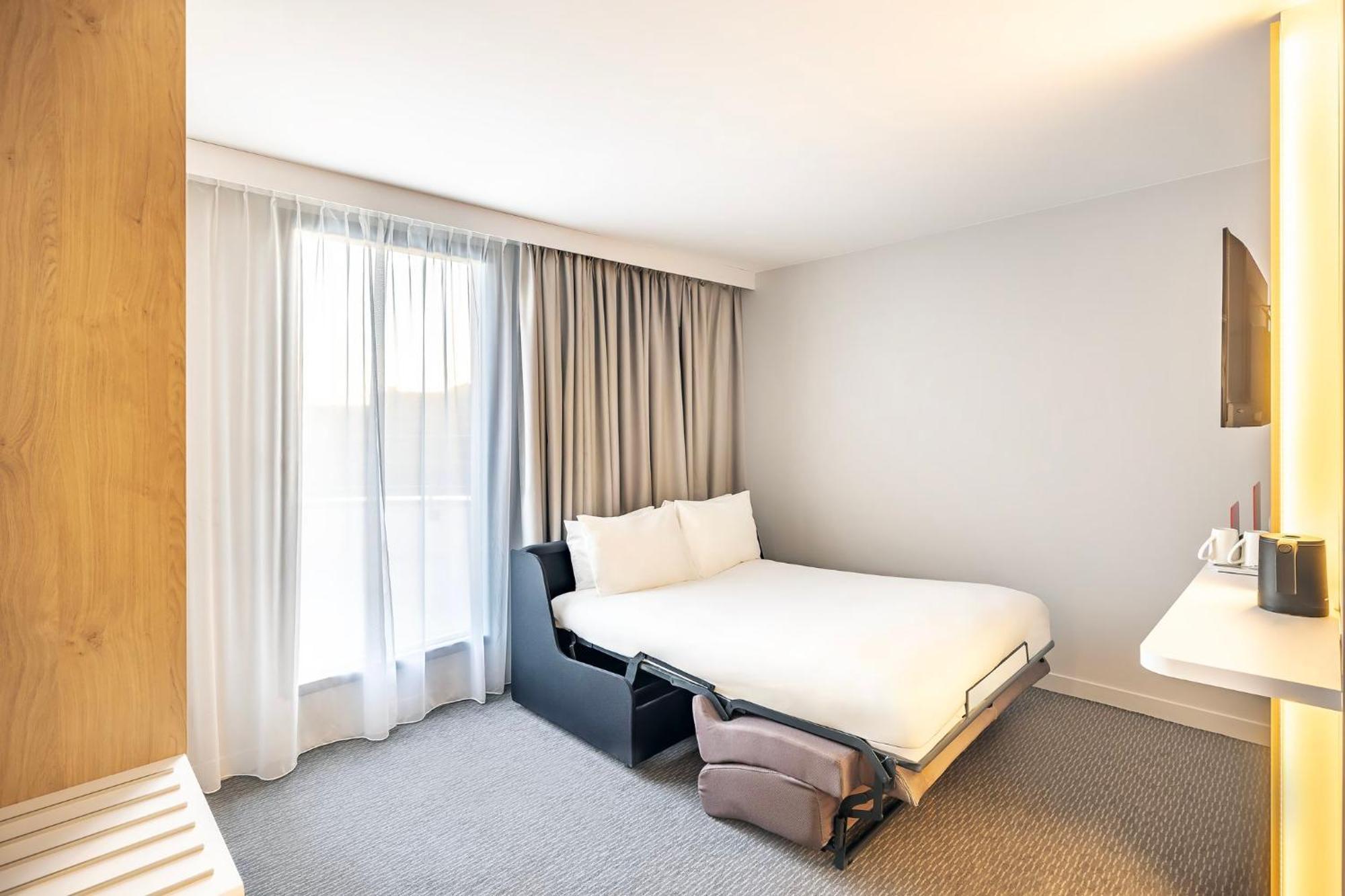 Holiday Inn Express Paris - Poissy By Ihg Экстерьер фото